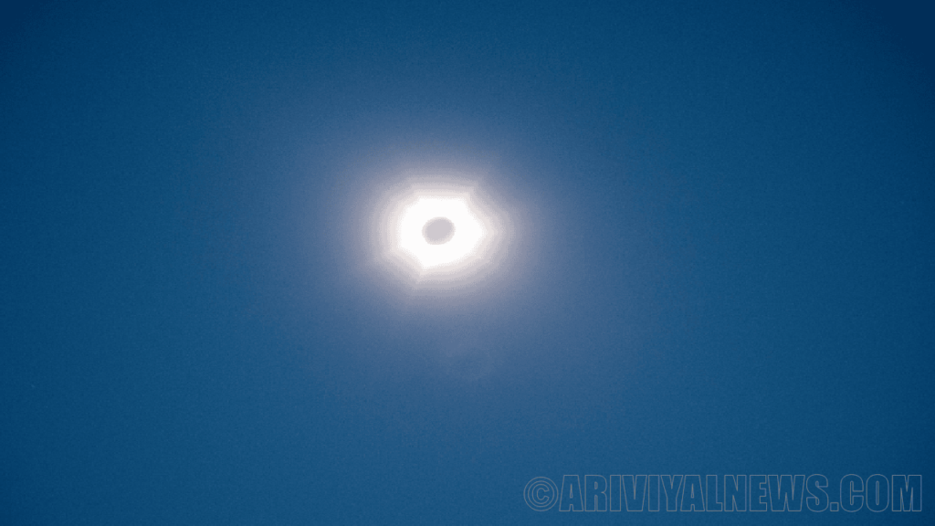 Hybrid solar eclipse