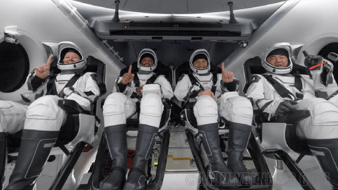 Spacex dragon capsule carrying private ox 2 astronauts Spacex dragon capsule carrying private ox 2 astronauts