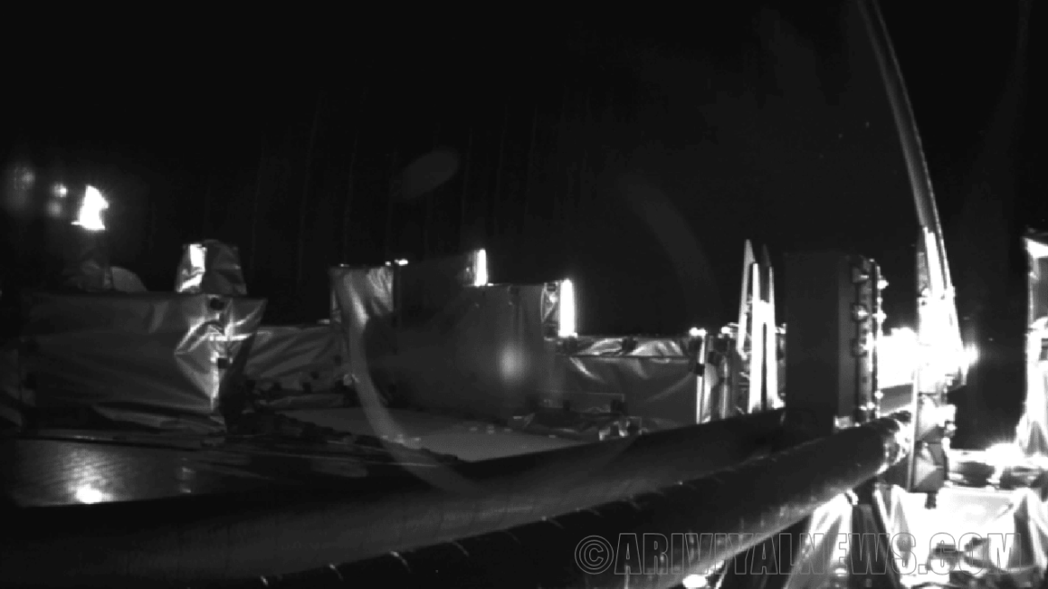 Stuck antenna freed on Jupiter bound