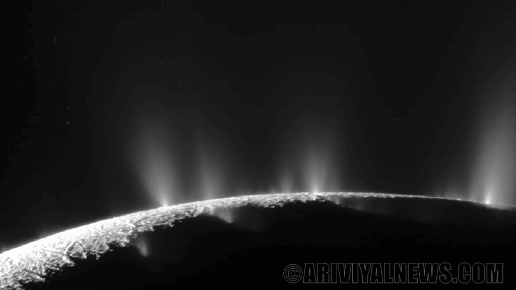 Spraying water from enceladus plume
